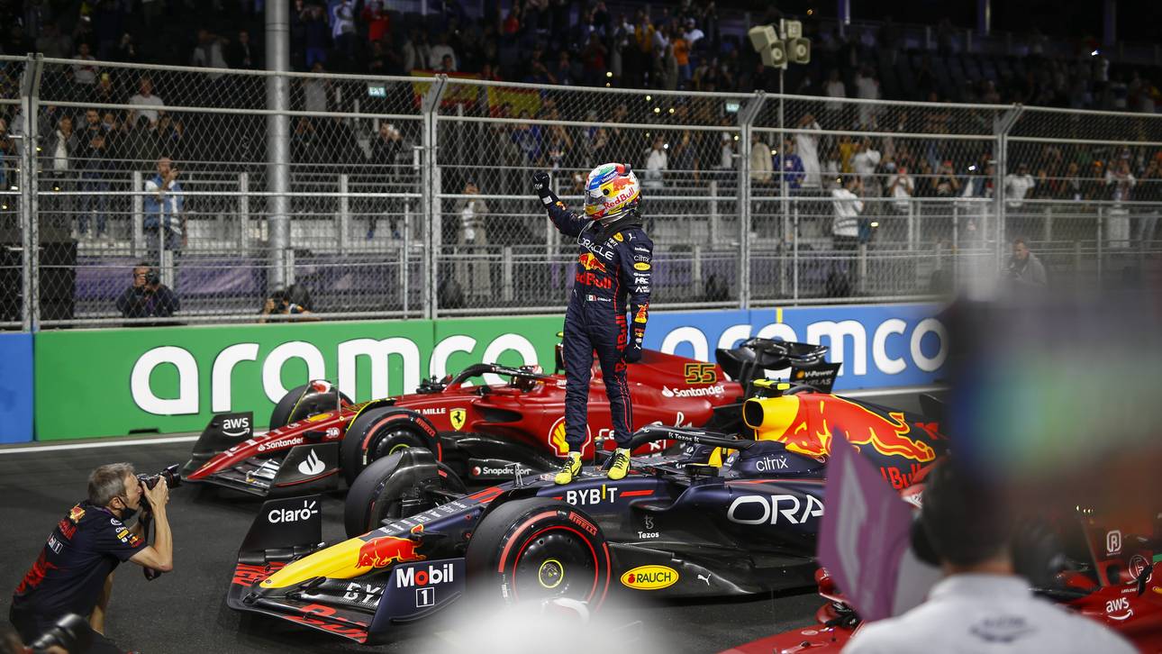 Perez schreibt mit Pole Geschichte