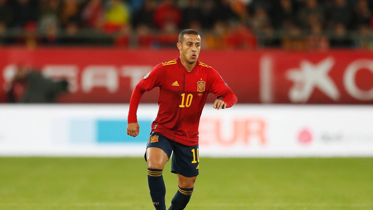 Spanien mit Thiago gegen Deutschland