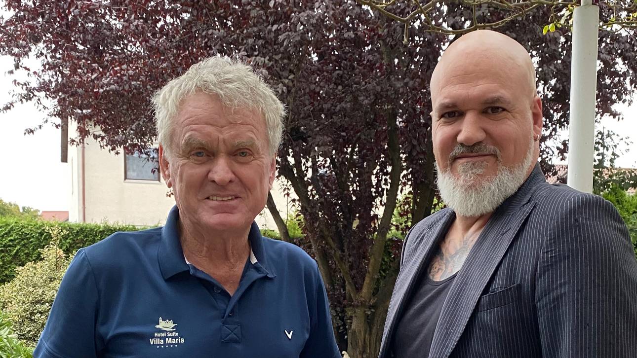 Erst gab‘s das Skype-Interview, dann das persönliche Treffen: SPORT1-Reporter Reinhard Franke (r.) und Sepp Maier