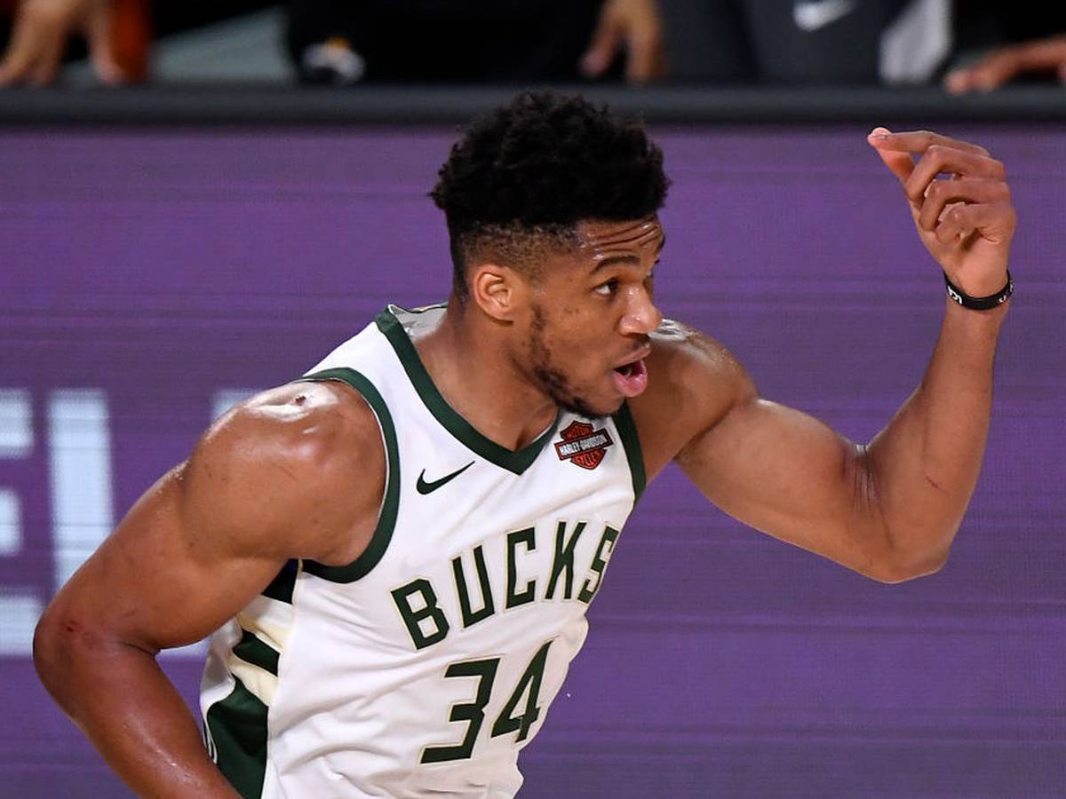 Nba Milwaukee Bucks Bieten Giannis Antetokounmpo Mega Vertrag An