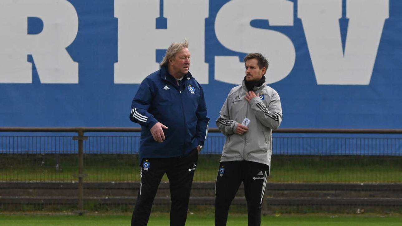 Horst Hrubesch (l.) im Gespräch mit Co-Trainer Hannes Drews