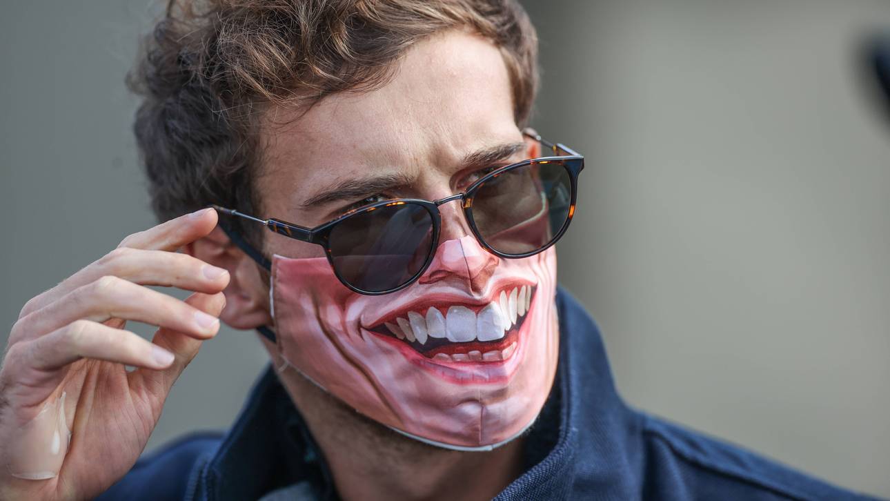 Goretzka überrascht mit irrer Maske