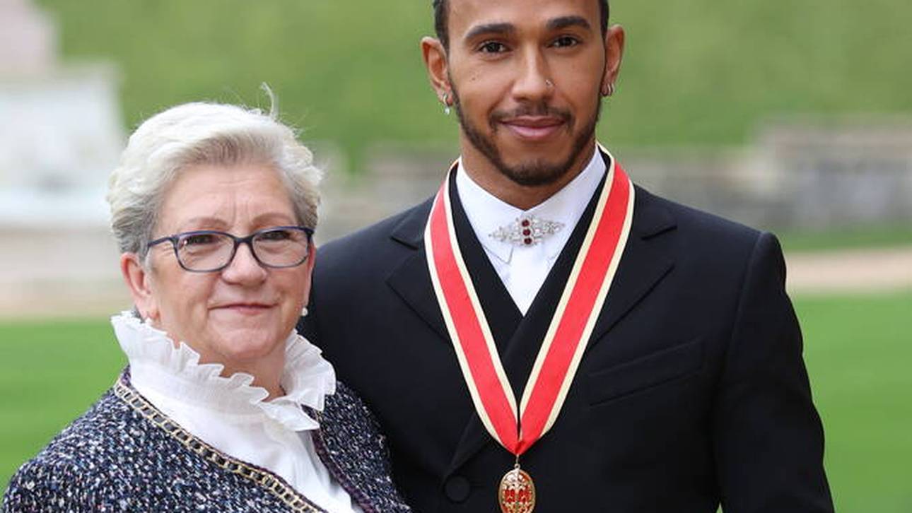 Hamilton jetzt Ritter – mit Verspätung