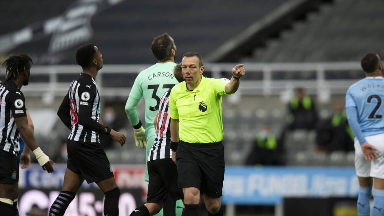 Abseits: England strebt Revolution an