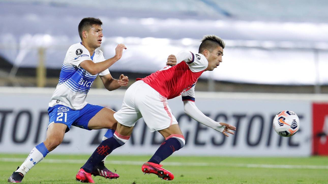 Skurril! Stürmer von Fisch getroffen