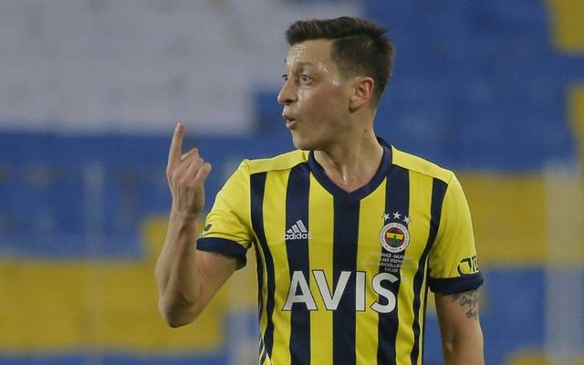 Mesut Ozil Feiert Startelf Debut Fur Fenerbahce Und Tabellenfuhrung