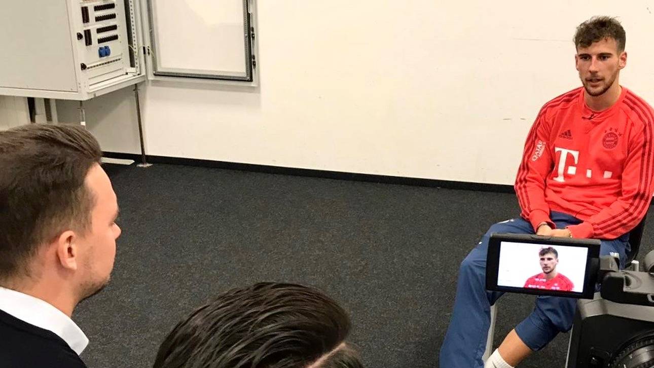 Die SPORT1-Reporter Florian Plettenberg und Stefan Kumberger trafen Leon Goretzka zum Interview in der Allianz Arena