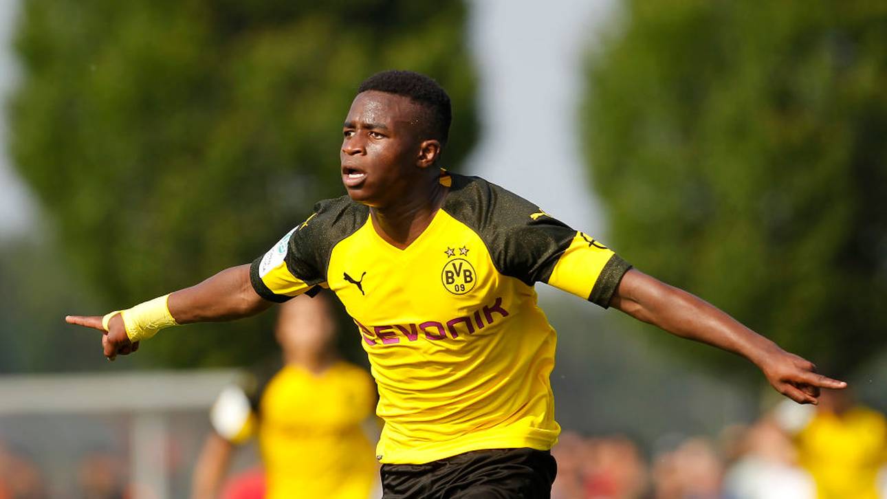 Moukoko lässt BVB spät jubeln