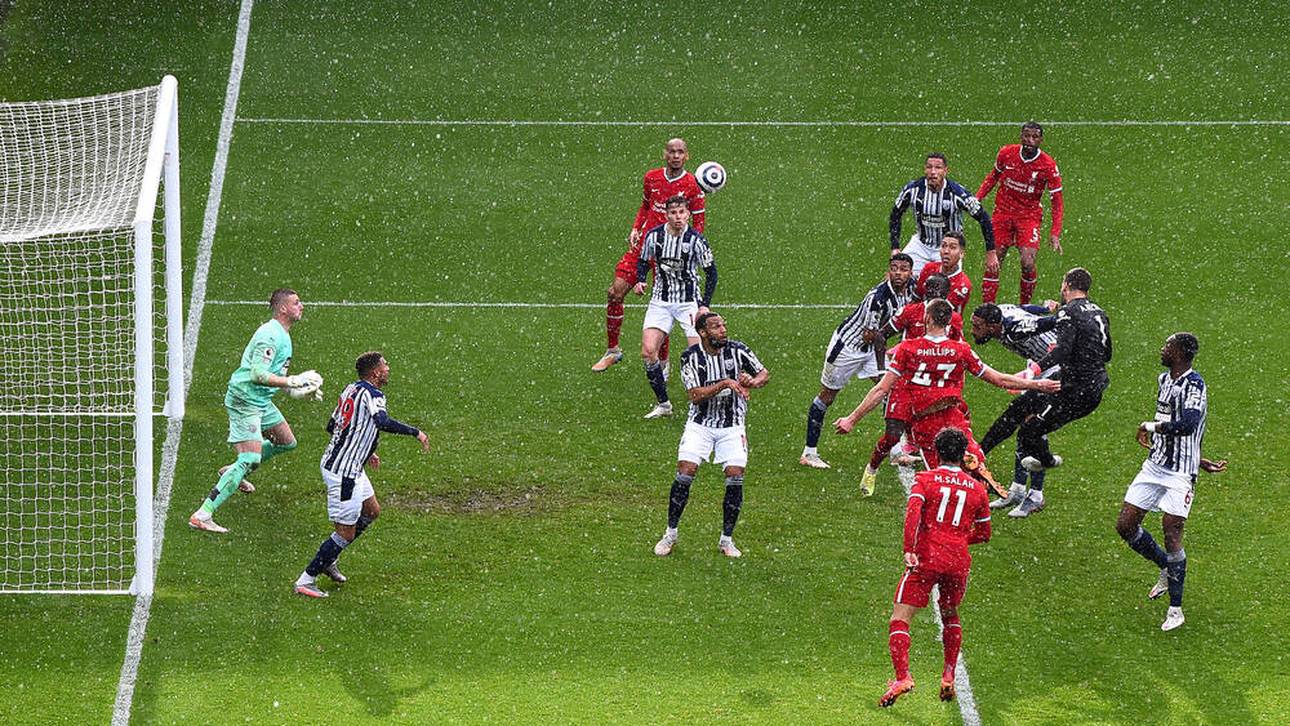 Die Szene der Partie: Liverpools Keeper Alisson trifft im letzten Moment gegen West Bromwich