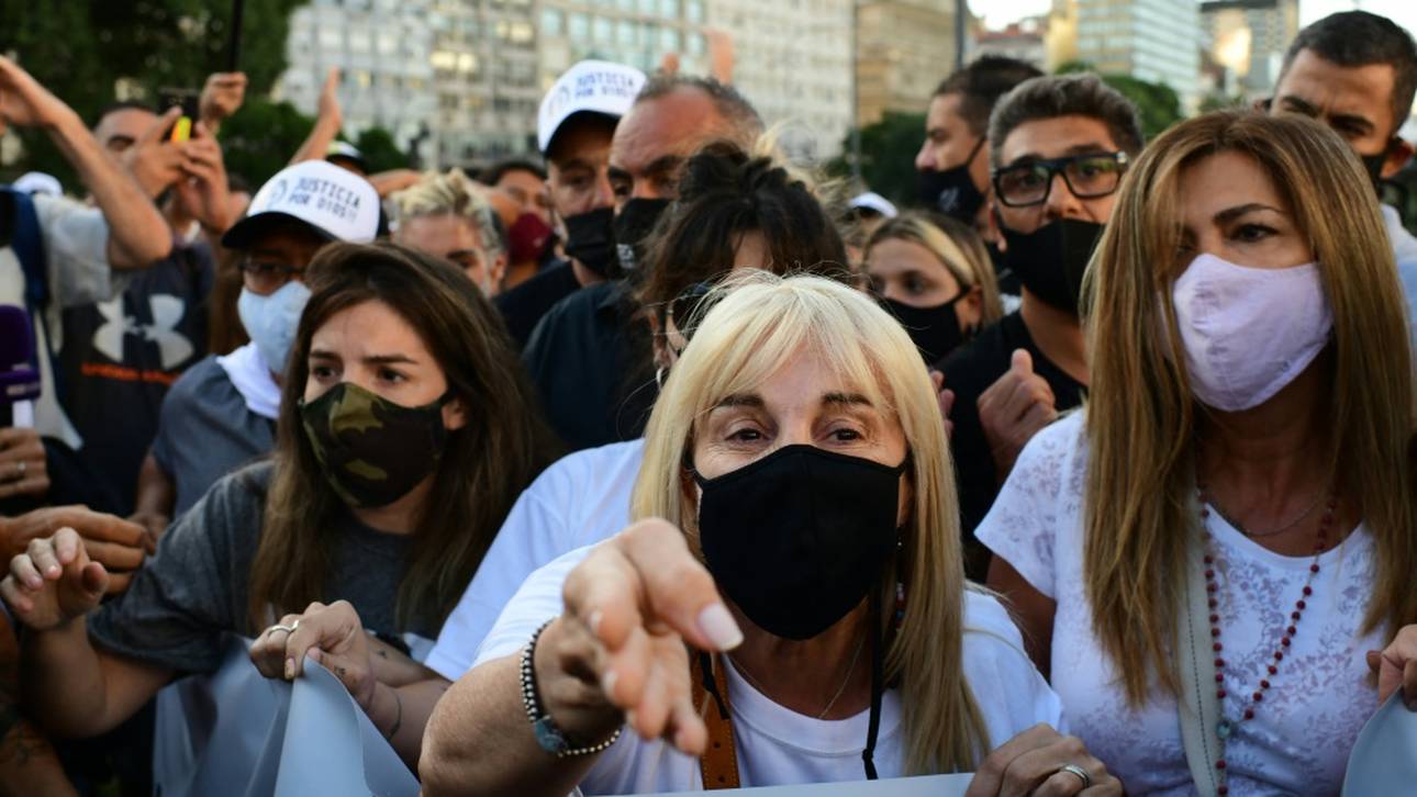 Maradona-Fans mit Protest-Marsch