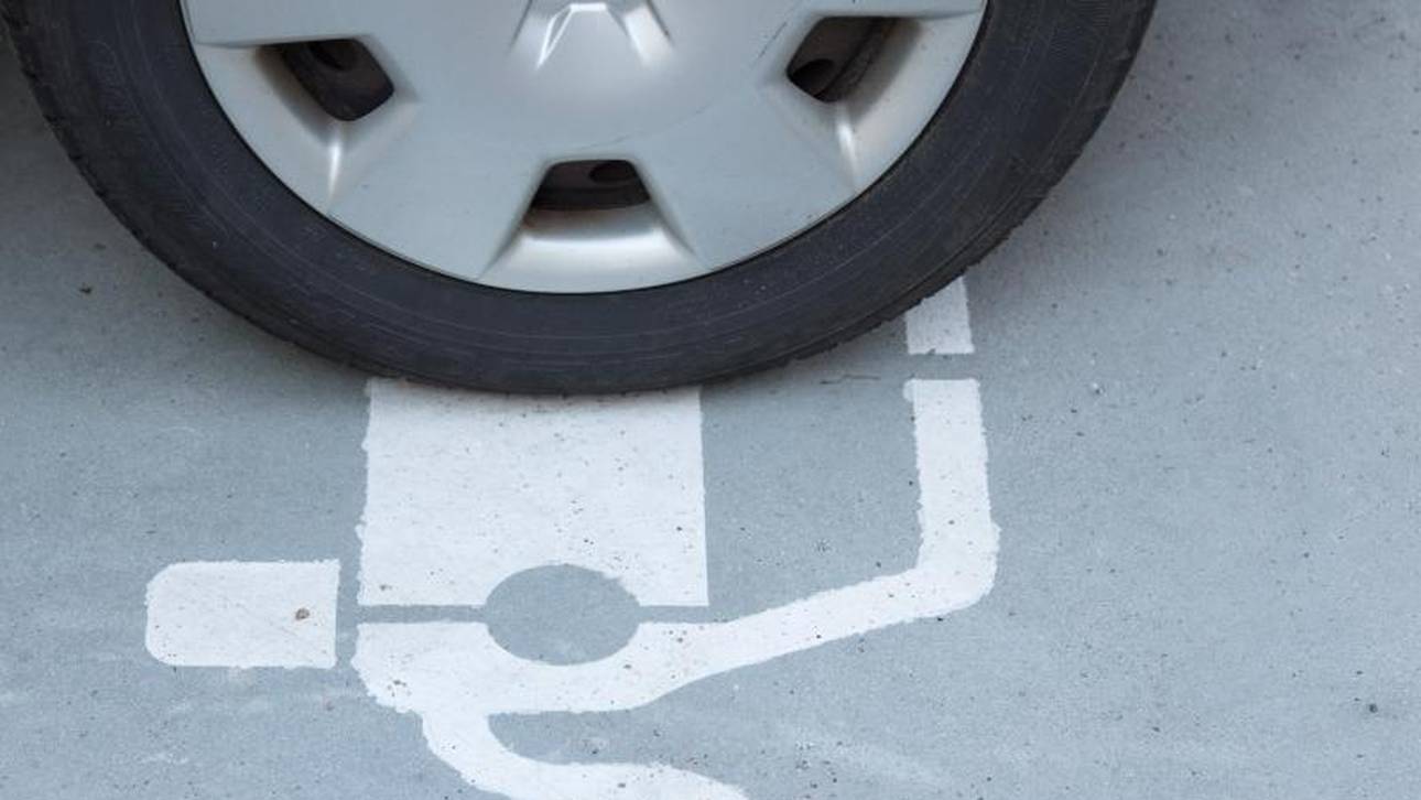 Stecker aus zweiter Hand: Wer ein gebrauchtes E-Auto kaufen will, muss vor allem auf den Zustand des Akkus achten