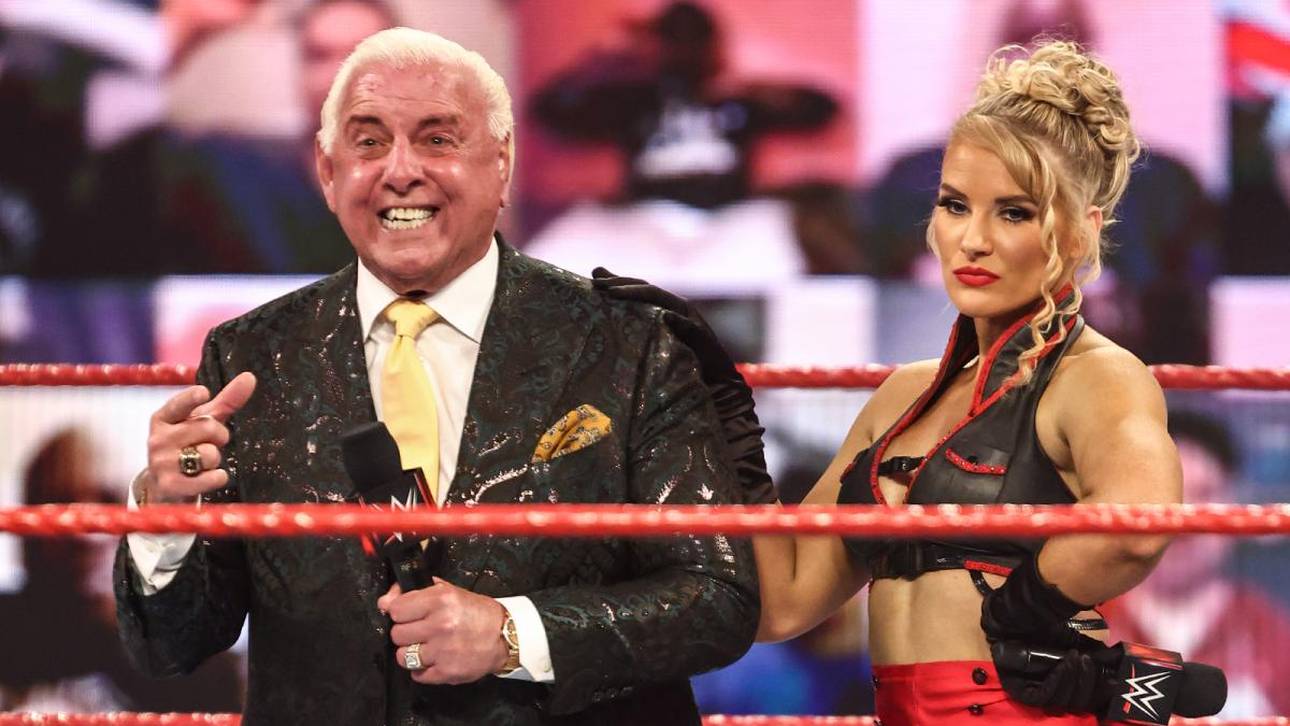 Nach skurrilen Szenen: WWE-Wrestlerin ist Mutter