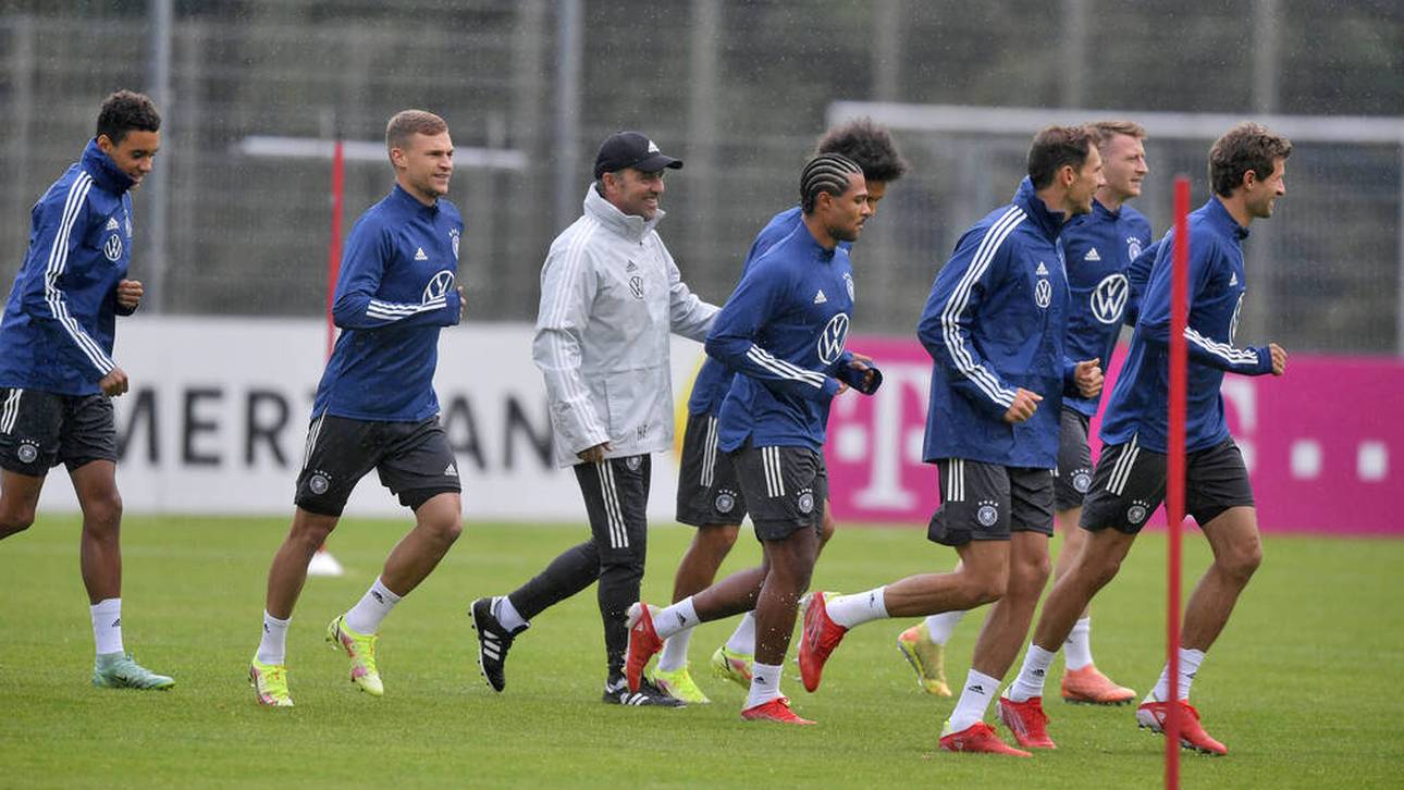 Flick startet mit Rumpfkader