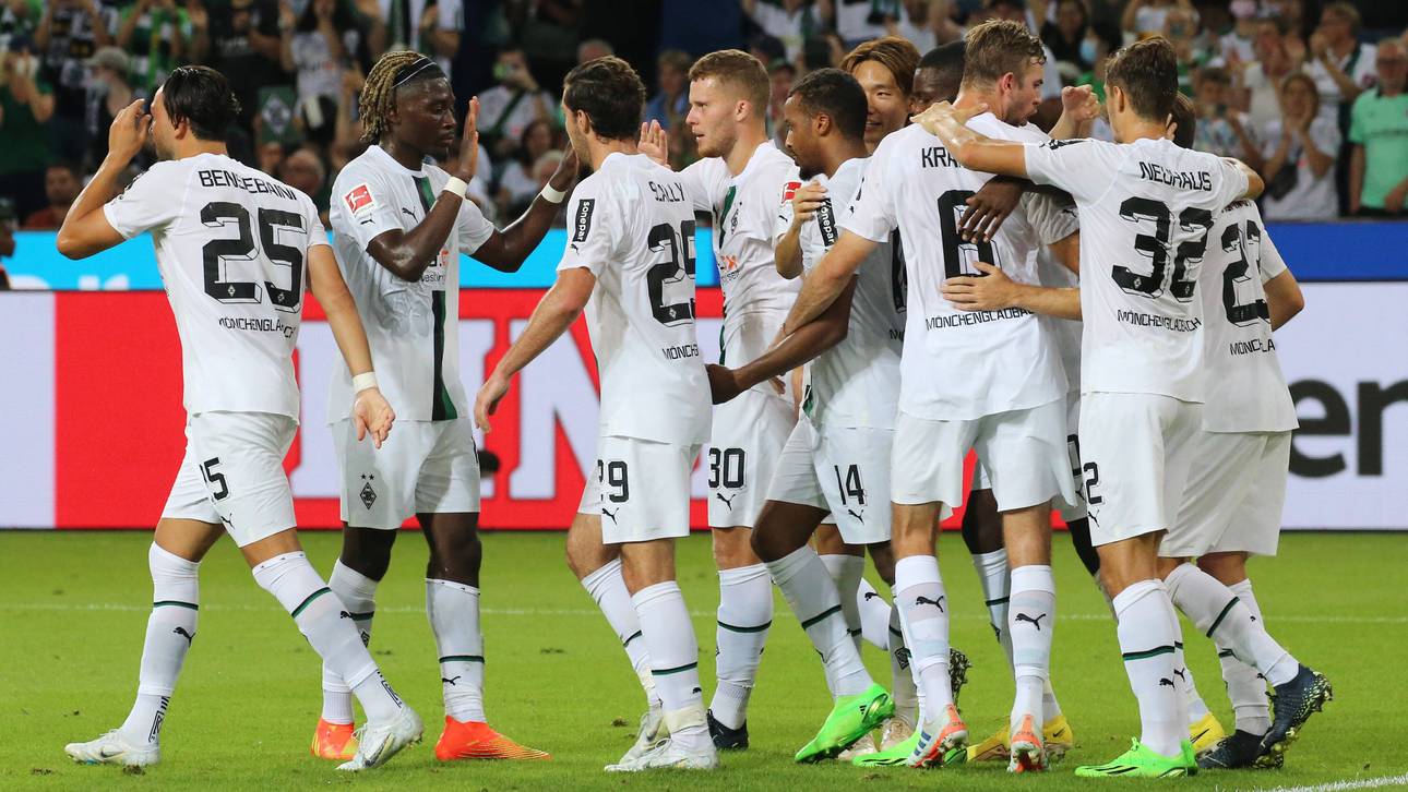 Gladbach dank Hand-Geschenk spitze