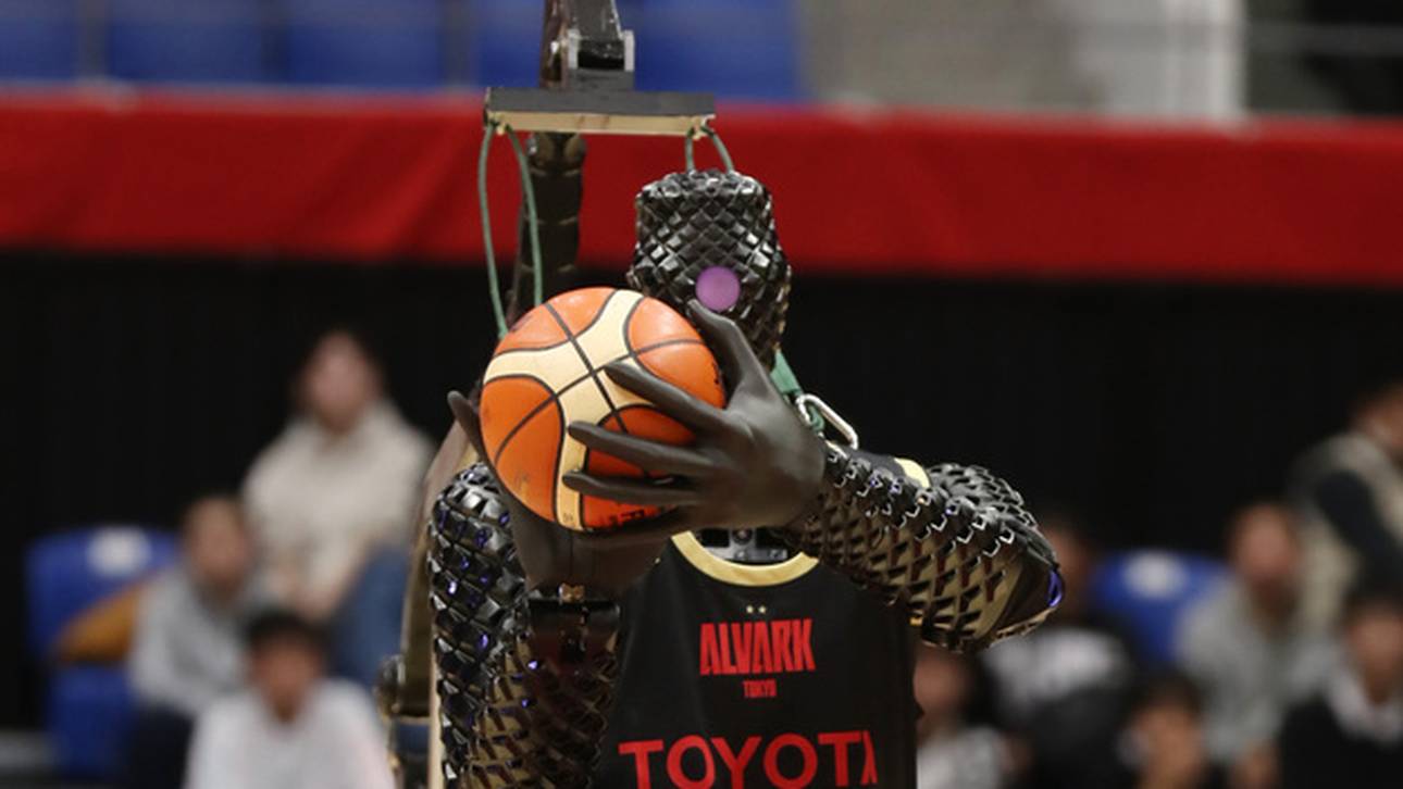 Roboter stiehlt Basketballern die Show