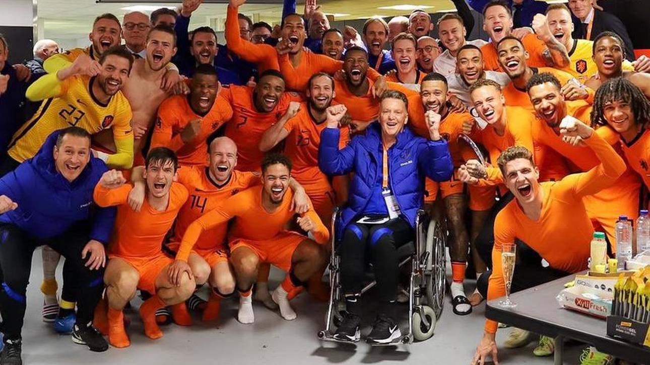 Van Gaal feiert im Rollstuhl