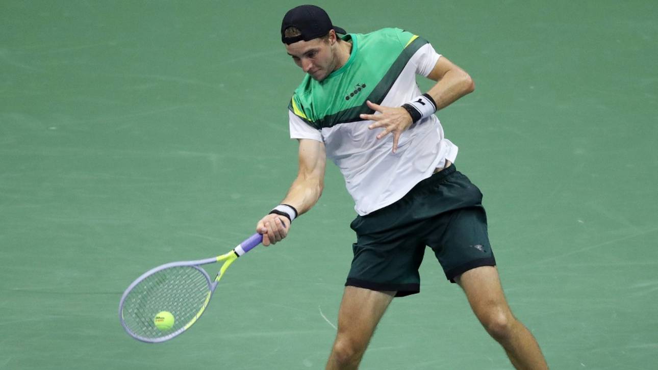 Struff kampflos im Viertelfinale