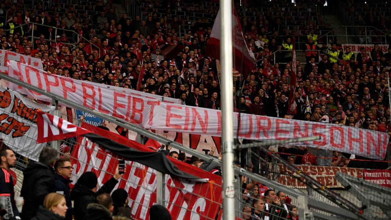 Die Fans des FC Bayern zeigten Schmäh-Plakate gegen Dietmar Hopp