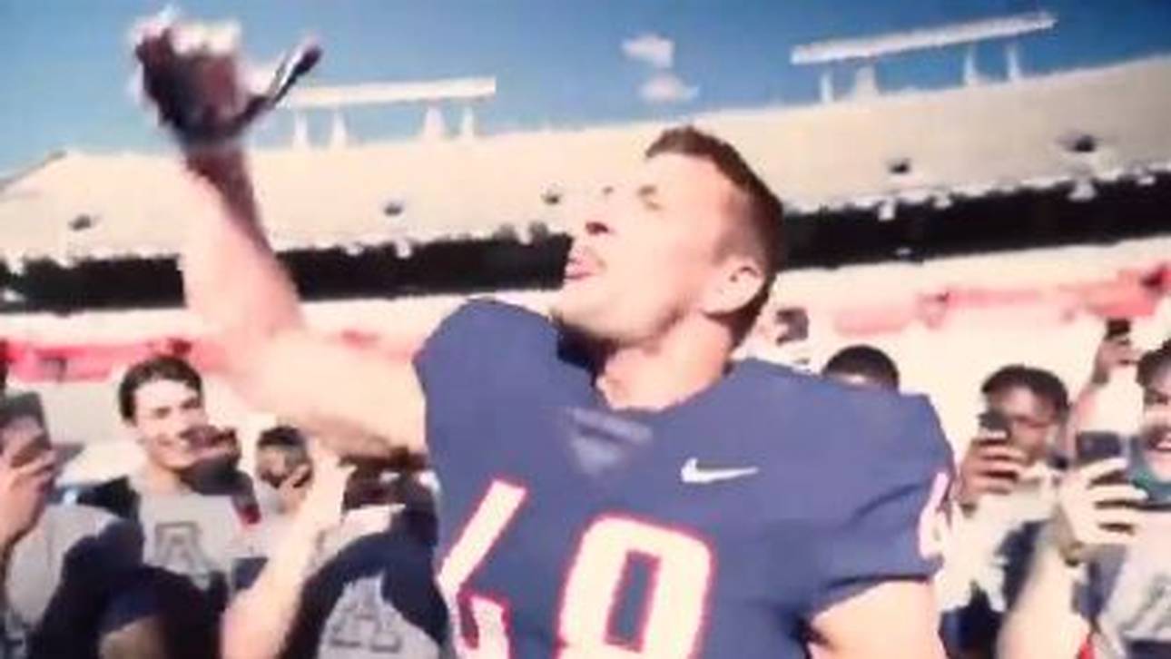 Gronk fängt Football aus Helikopter