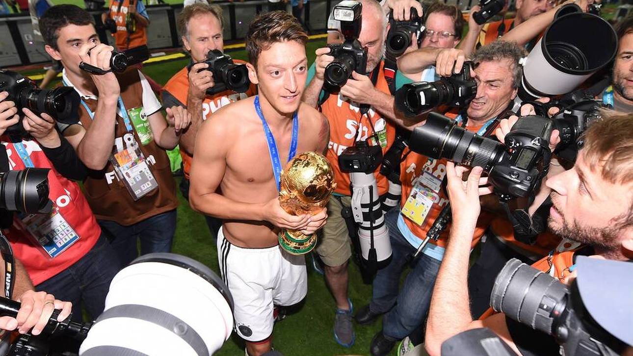 Özil spricht über deutsche WM-Chancen