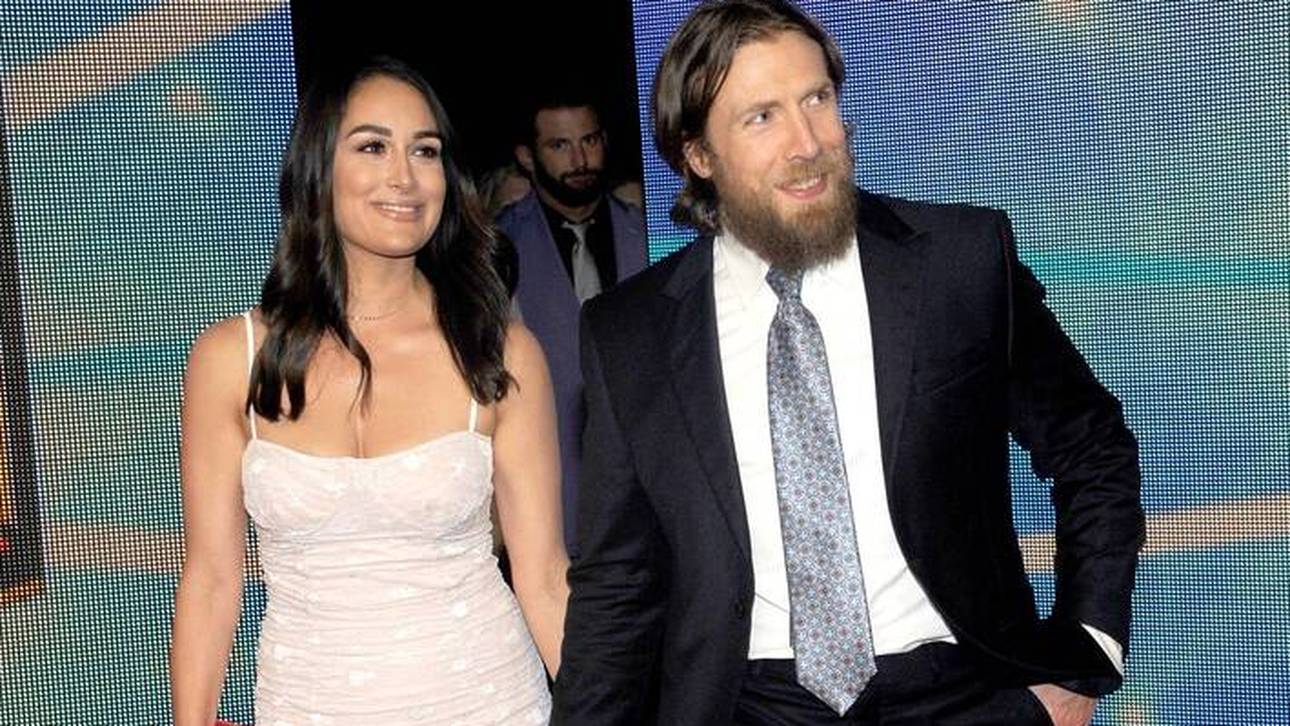 Bryan Danielson (r.) bildete mit Ehefrau Brie Bella ein WWE-Traumpaar