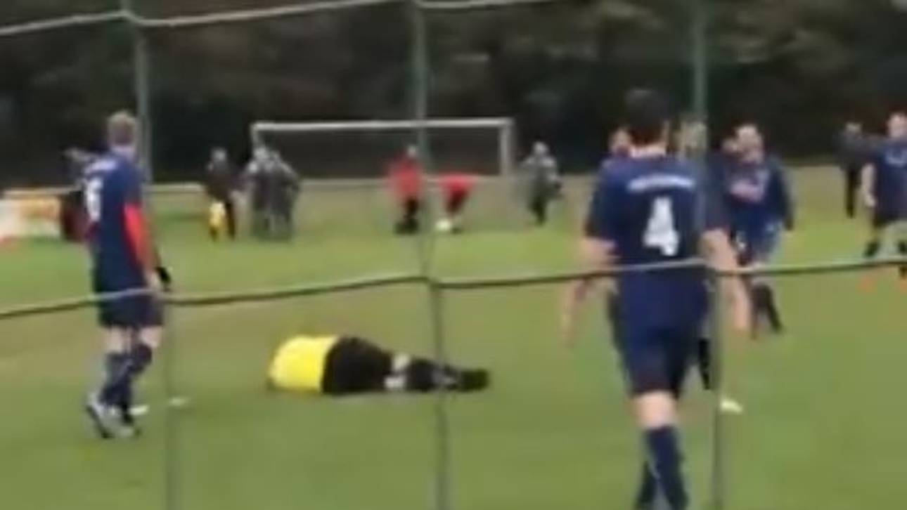 Schiedsrichter bewusstlos geschlagen