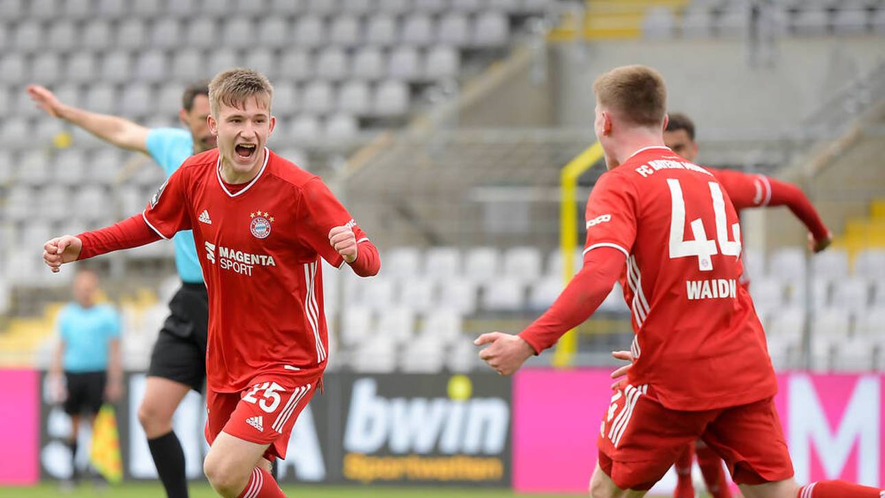 Torben Rhein (l.) feiert den Treffer zum 2:1 gegen den VfB Lübeck