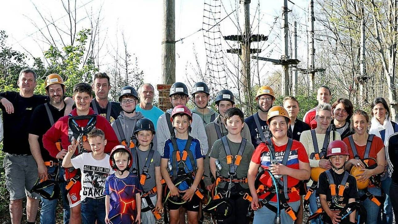 Nationalspieler Koch hilft Flutopfern aus dem Ahrtal