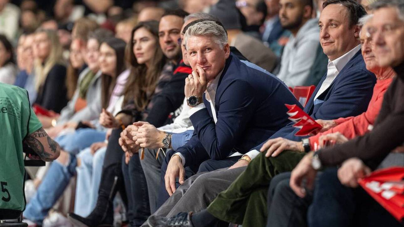 Schweinsteiger geehrt bei Bayern-Pleite