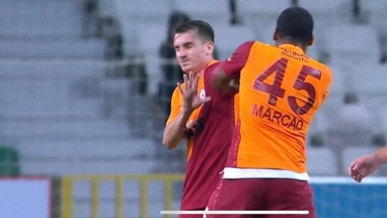 Rot! Gala-Star schlägt nach Mitspieler