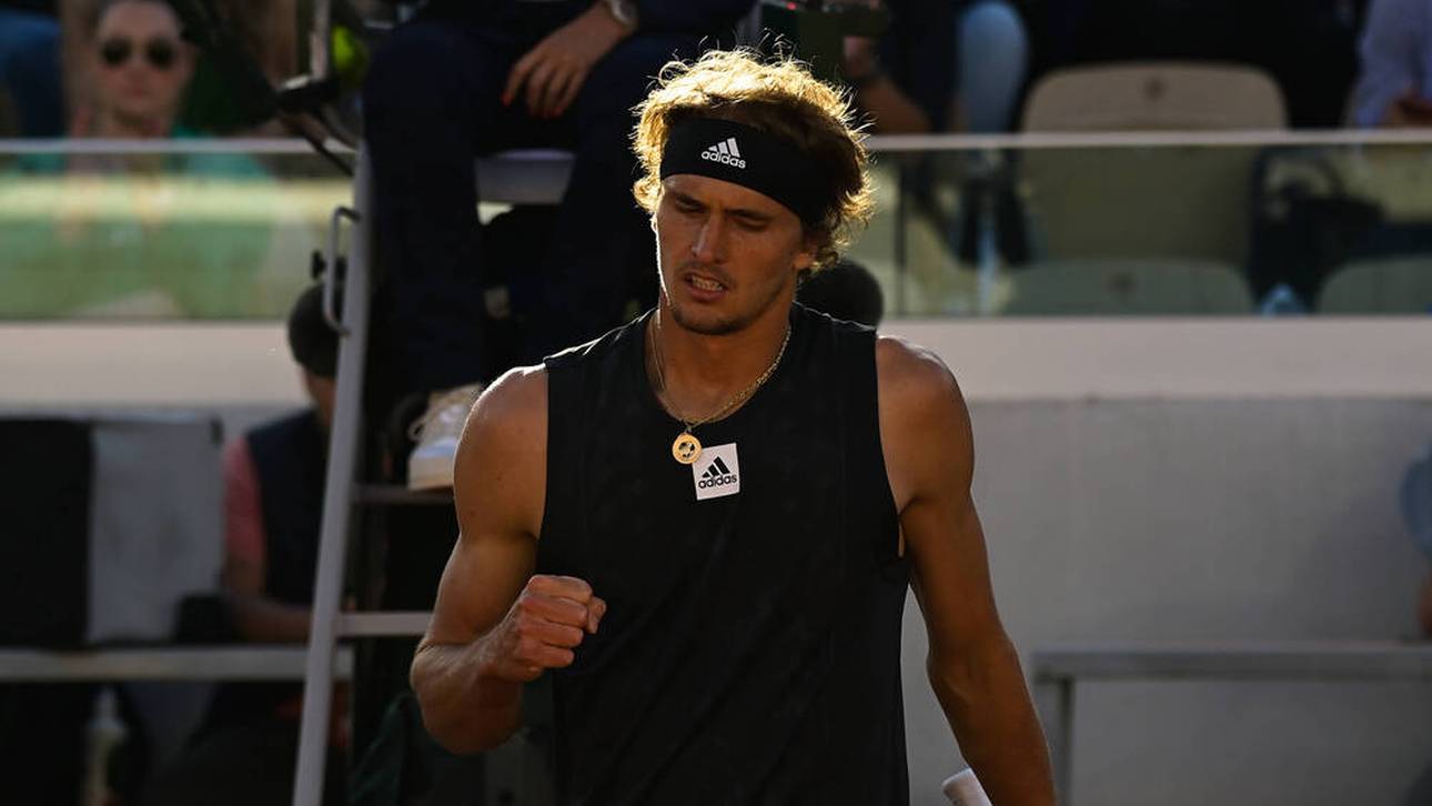 Zverev müht sich ins Achtelfinale