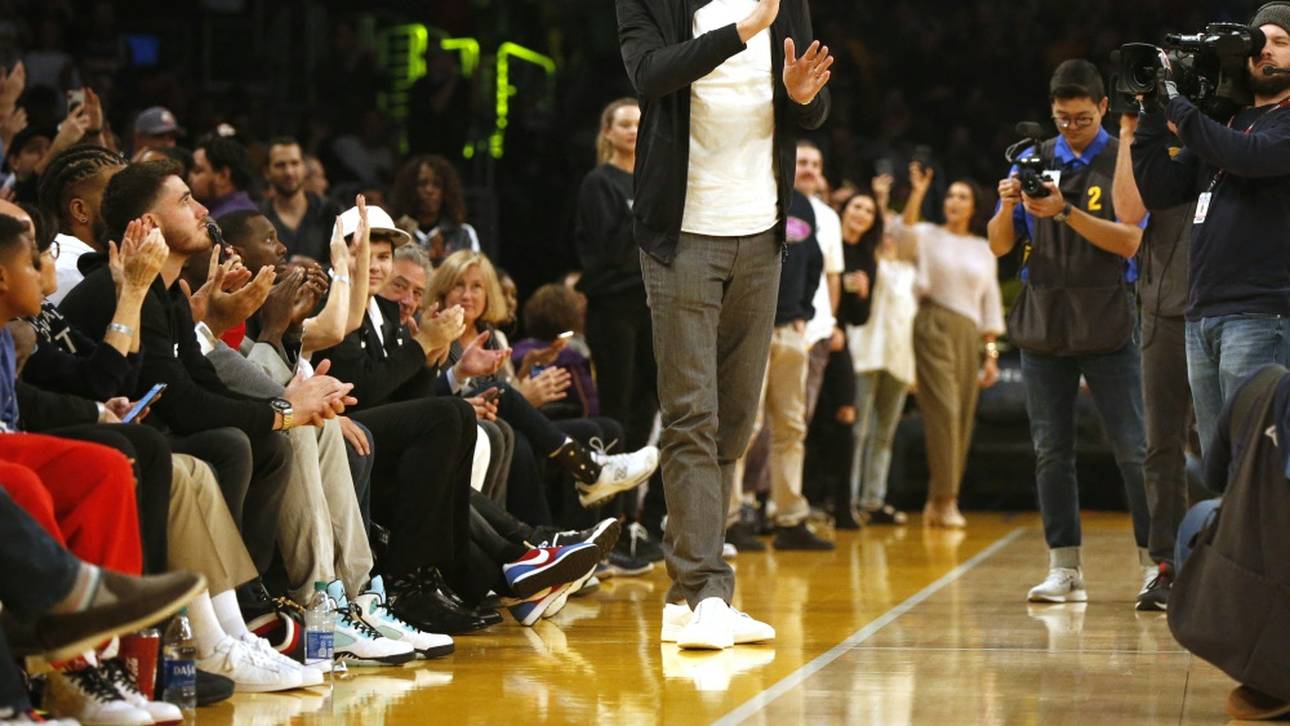 Mit Jordan: Große Ehre für Nowitzki