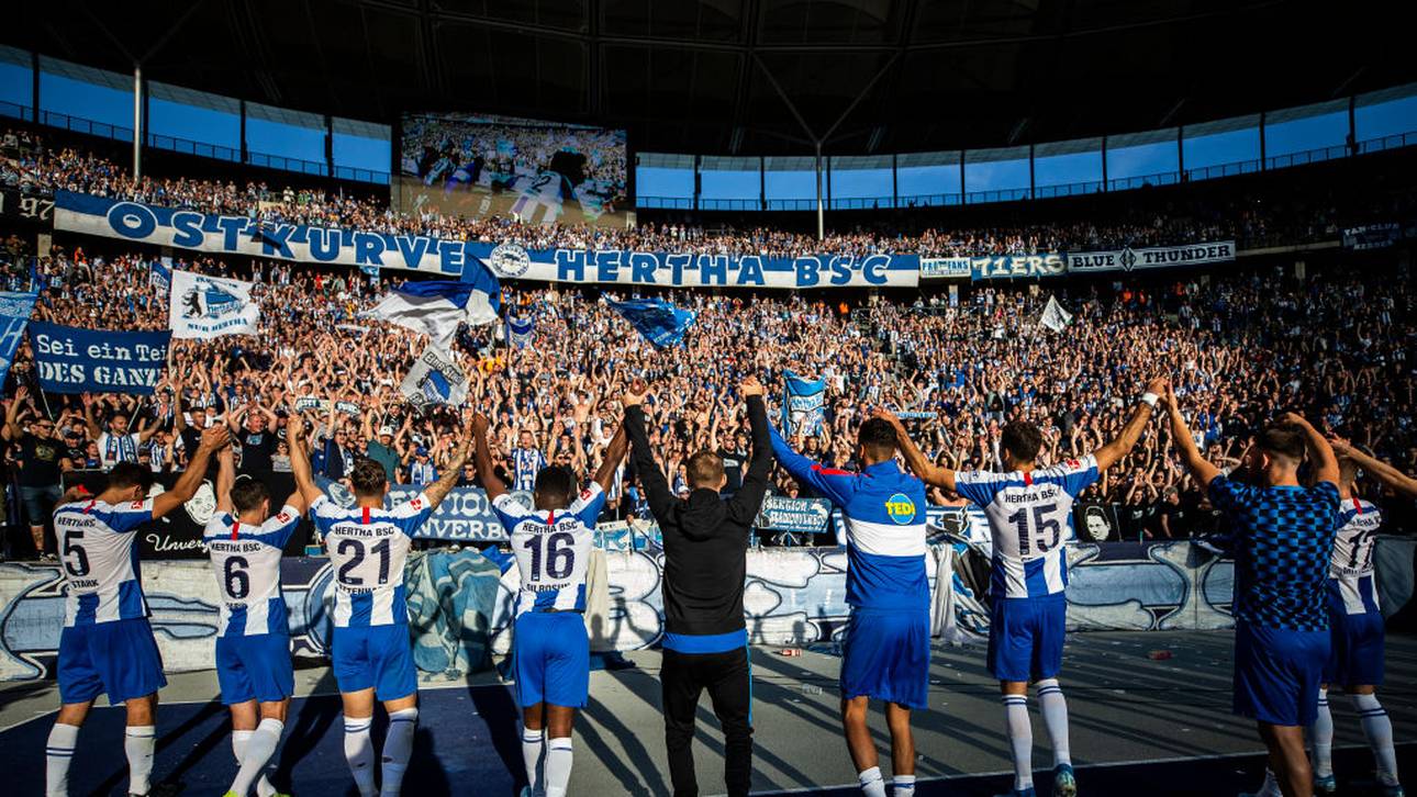 Hertha mit Fans im Olympiastadion