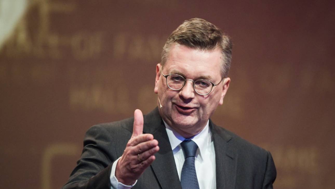 Grindel gegen dauerhafte Russland-Sanktionen