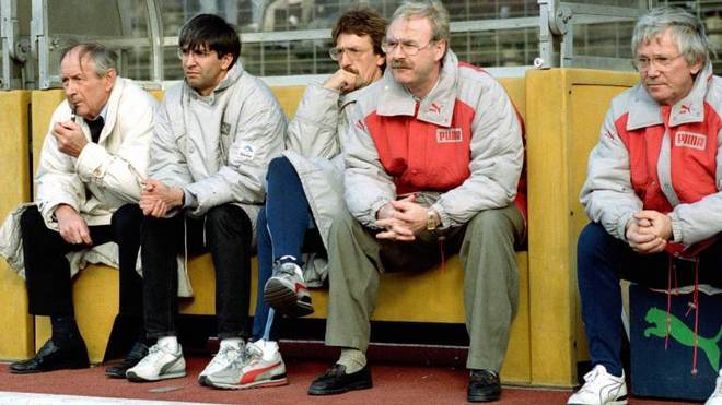 Gladbach coaching bench with coach Wolf Werner (2nd from right), assistant coach Gerd vom Bruch (center) and manager Helmut Grashoff (left)