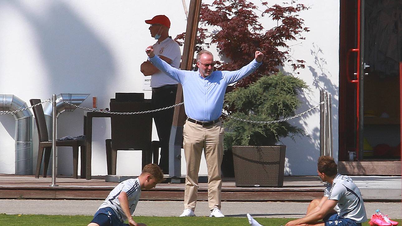 Rummenigge kündigt Transfers an