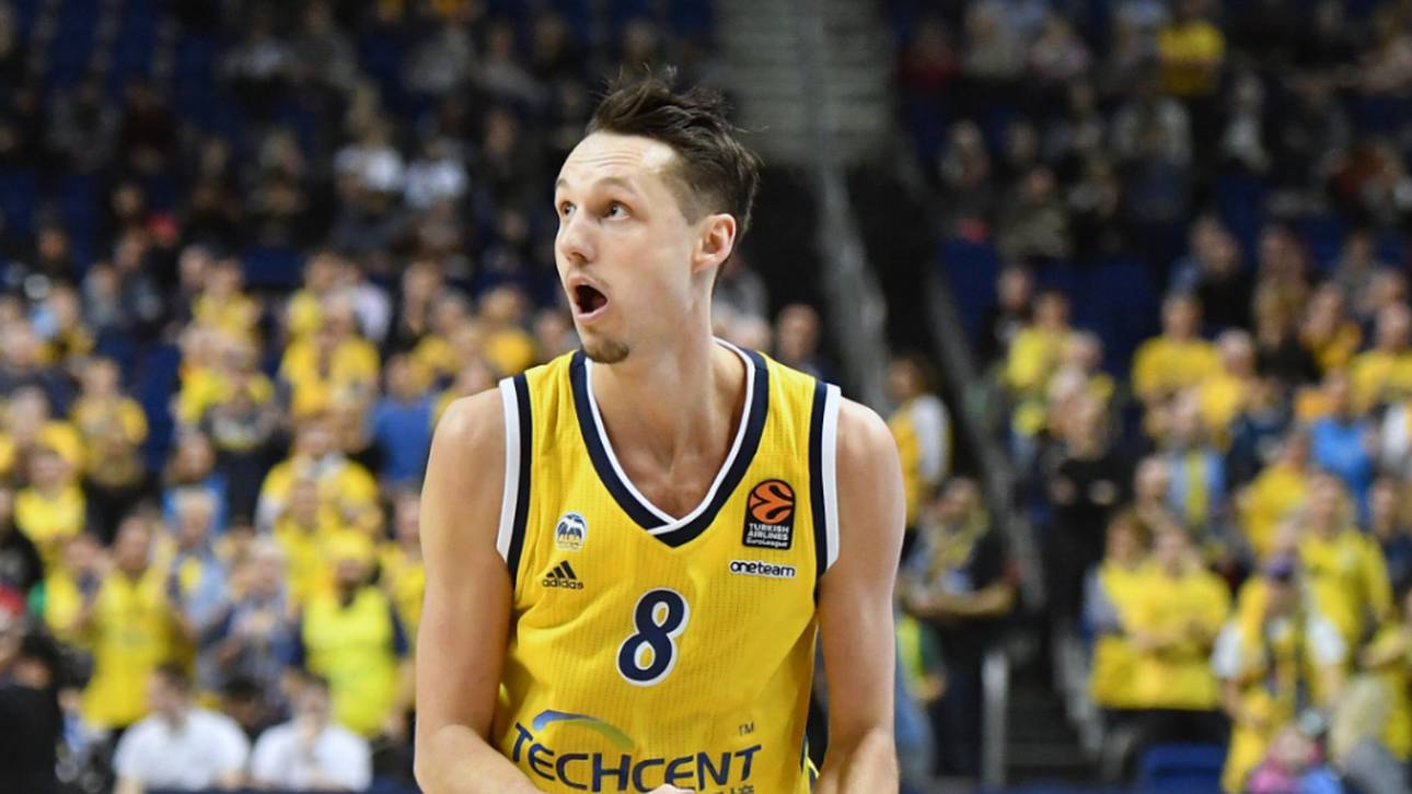 ALBA triumphiert in Piräus