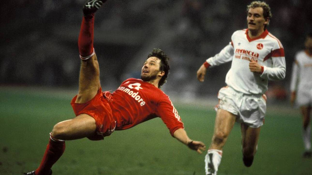 Die Kobra schießt das Tor des Jahres