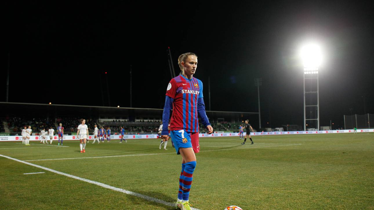 Barca-Frauen stehlen Männern Show