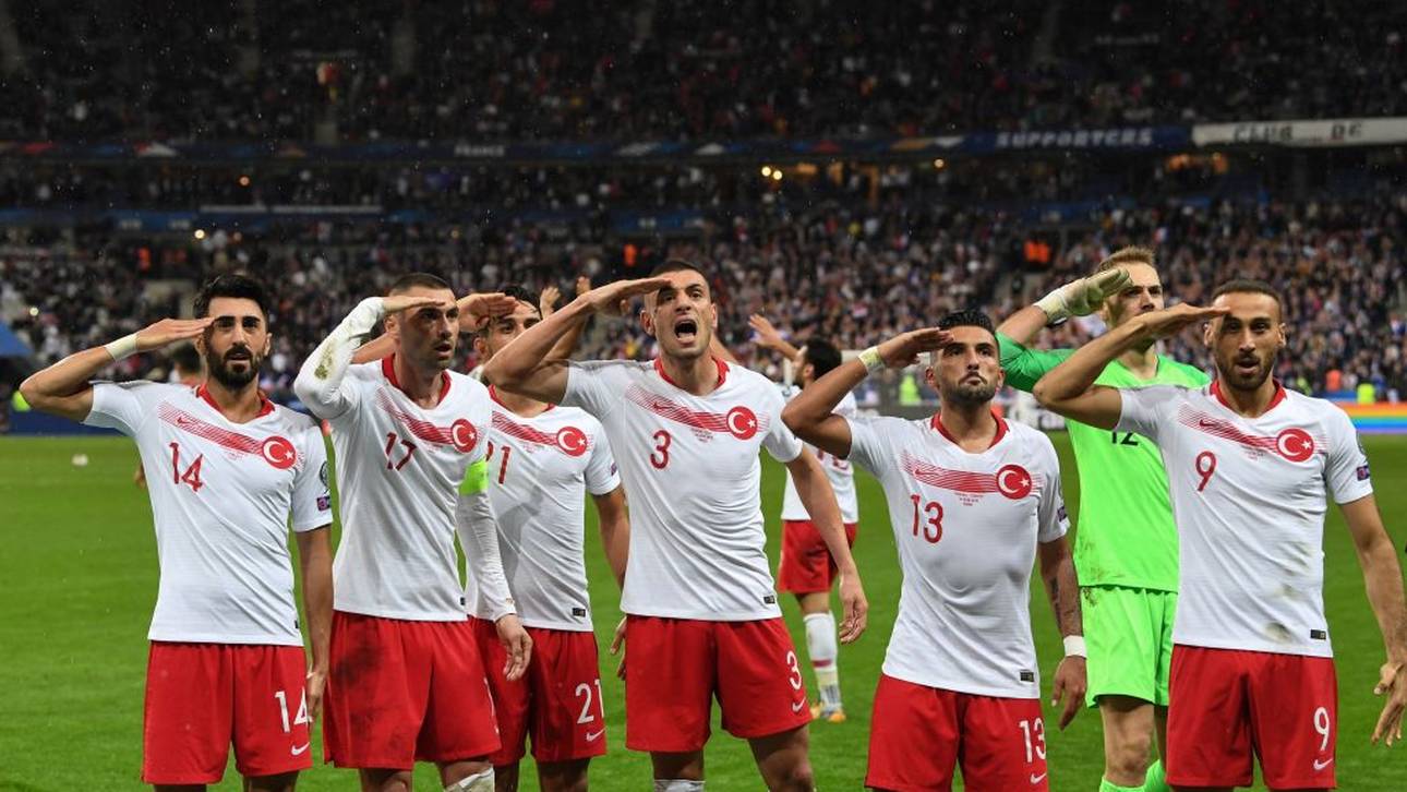 Militär-Gruß: Kein Verbot in Berlin