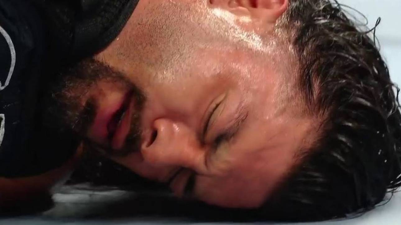 Reigns und Rollins böse überrascht