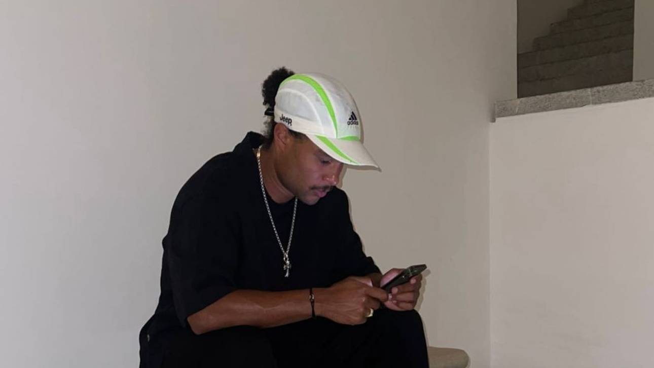 Serge Gnabry entspannt im Urlaub