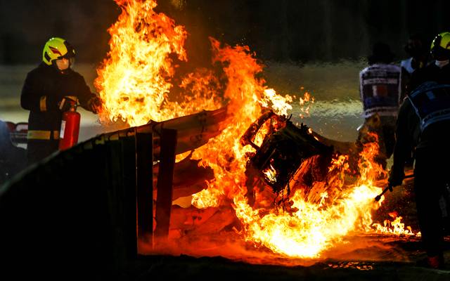 Formel 1 Romain Grosjean Im Haas Von Halo Gerettet Feuer Unfall In Bahrain