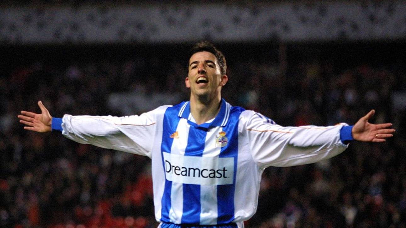 Roy Makaay bejubelt einen Treffer für Deportivo La Coruna im November 2000