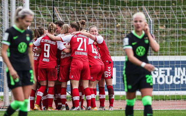 Frauen Bundesliga Nach Remis In Freiburg Wolfsburg Verliert Tabellenfuhrung An Fc Bayern