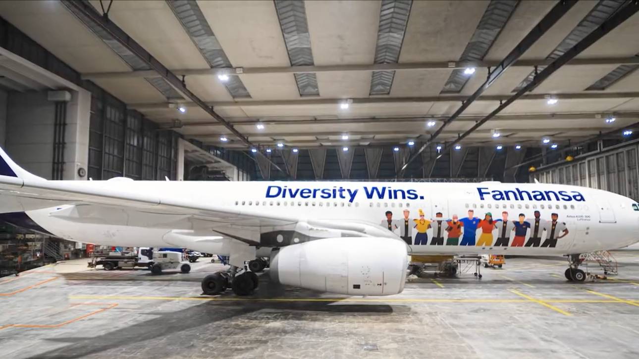 DFB-Flugzeug mit klarer Botschaft