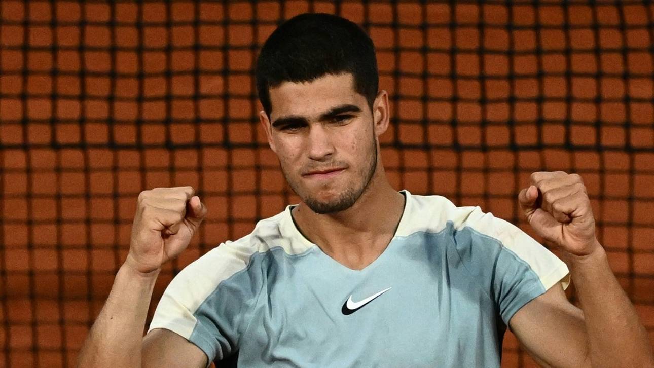 Alcaraz lässt zum Auftakt die Muskeln spielen