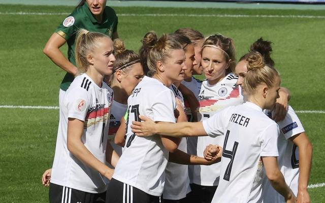 Auftakt Am Tivoli Dfb Frauen Gegen Die Red Flames Gefordert