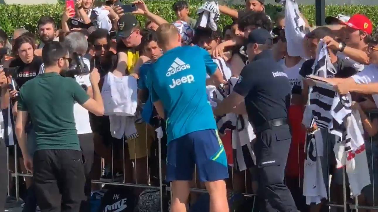 Begeisterter Empfang für de Ligt