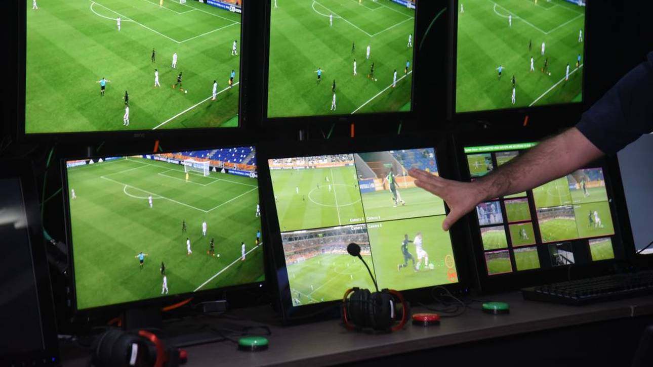 Stadionmitarbeiter legt VAR lahm